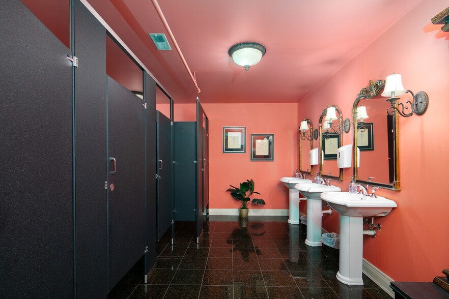 101 S Main St, Winchester, KY for sale - Interior Photo - Image 2 of 28
