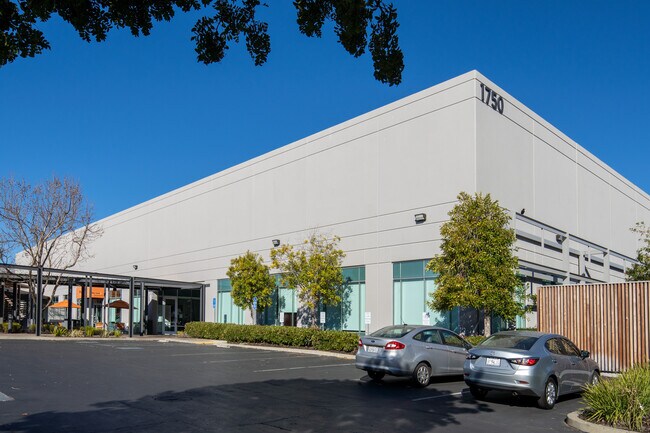 Plus de détails pour 1740-1750 North Loop Rd, Alameda, CA - Local d'activités à louer