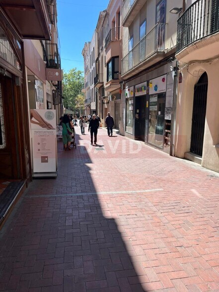 Commerce de détail dans Terrassa, Barcelona à louer - Photo du bâtiment - Image 2 de 2