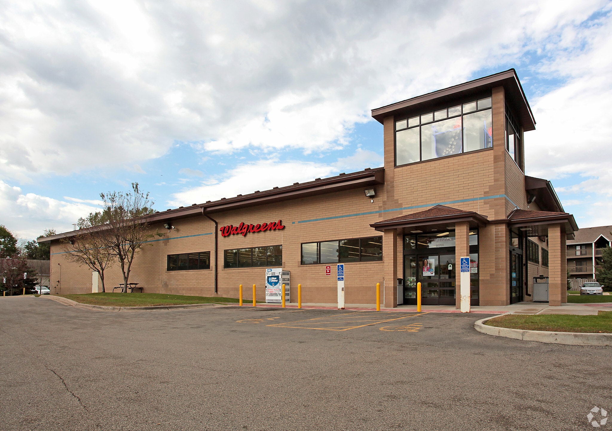 14700 Lac Lavon Dr, Burnsville, MN for sale Primary Photo- Image 1 of 6