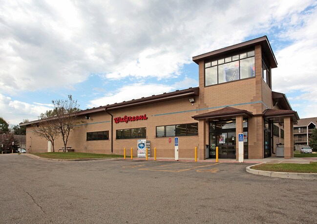 Plus de détails pour 14700 Lac Lavon Dr, Burnsville, MN - Commerce de détail à vendre