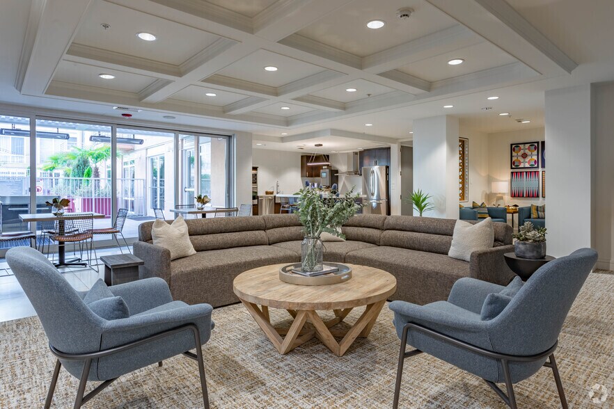 7650 SE 27th St, Mercer Island, WA à louer - Photo du bâtiment - Image 3 de 38