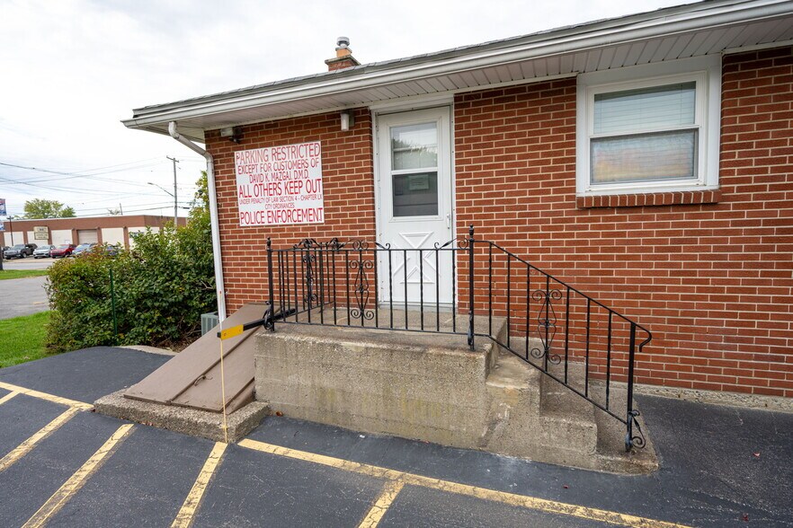 1616 Abbott Rd, Lackawanna, NY à louer - Photo du bâtiment - Image 3 de 9