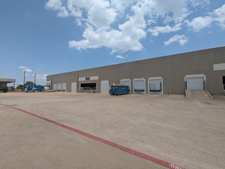 2450 114th St, Grand Prairie, TX for lease - Building Photo - Image 3 of 9