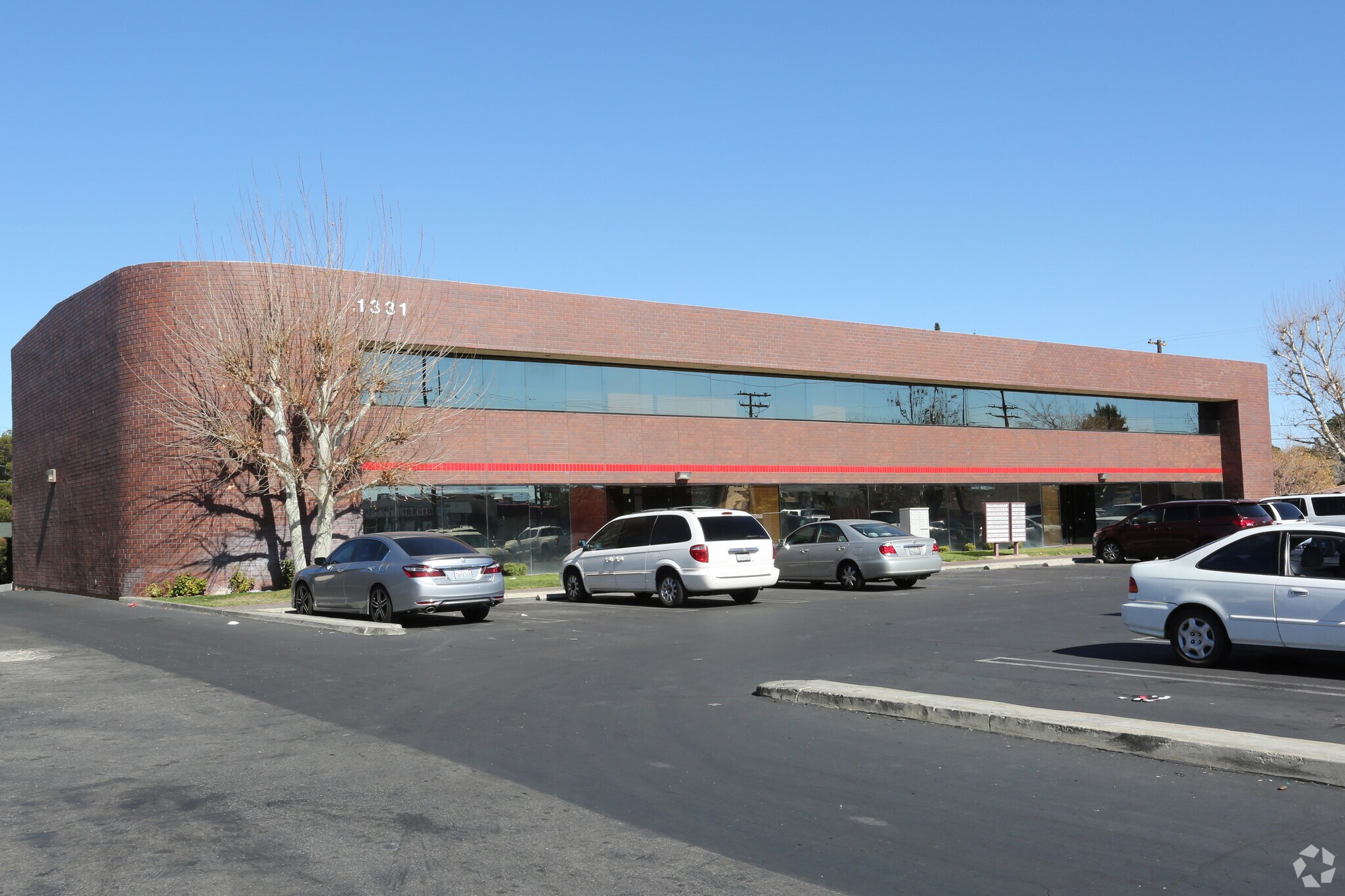 1331 W J Ave, Lancaster, CA à louer Photo du bâtiment- Image 1 de 3