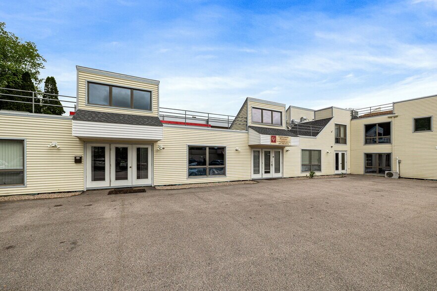 101 Franklin St, Westerly, RI à louer - Photo du bâtiment - Image 1 de 12