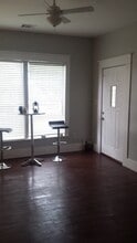318 W 8th St, Dallas, TX for lease Interior Photo- Image 1 of 10