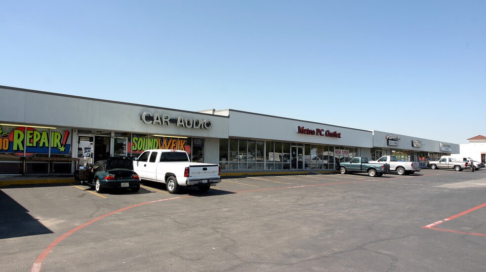 5113-5117 Davis Blvd, North Richland Hills, TX for lease - Building Photo - Image 2 of 6