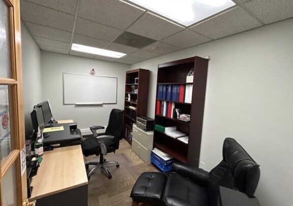 385 Falmouth Ave, Elmwood Park, NJ à vendre - Photo intérieure - Image 3 de 10