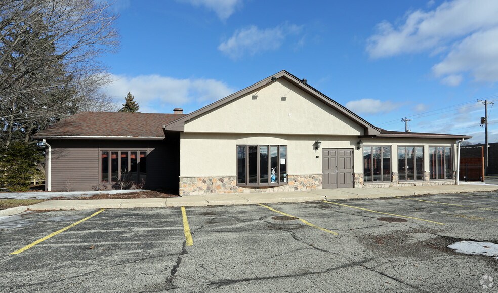 6300 Washington Ave, Racine, WI à vendre - Photo du bâtiment - Image 2 de 9