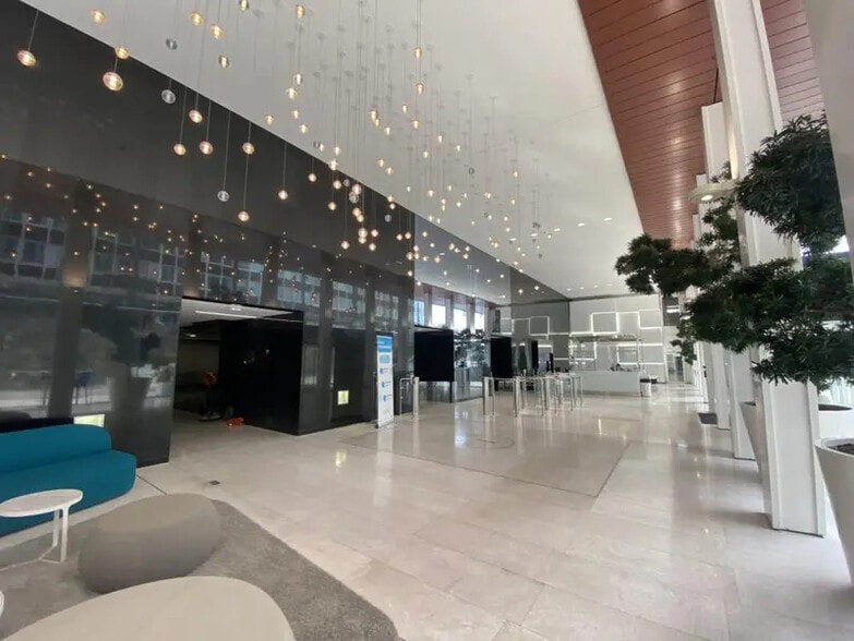 1 Terrasse Bellini, Puteaux for lease - Lobby - Image 3 of 26