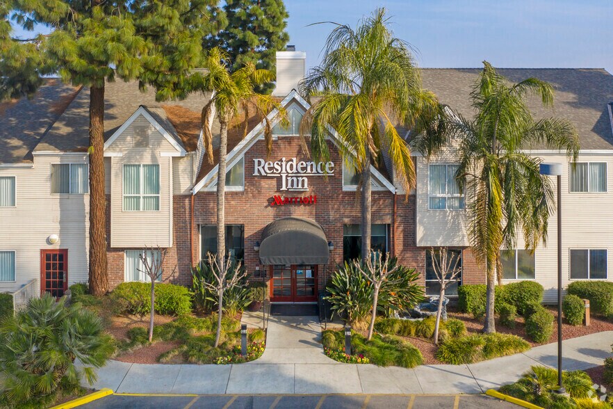 4241 Chester Ln, Bakersfield, CA à vendre - Photo principale - Image 2 de 6