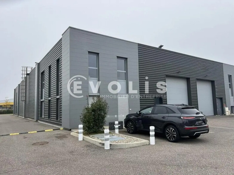 Bureau dans Genas à louer - Photo du bâtiment - Image 2 de 14