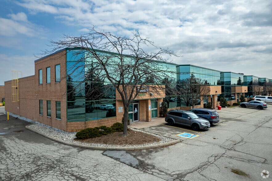 151 Superior Blvd, Mississauga, ON à louer - Photo principale - Image 1 de 7