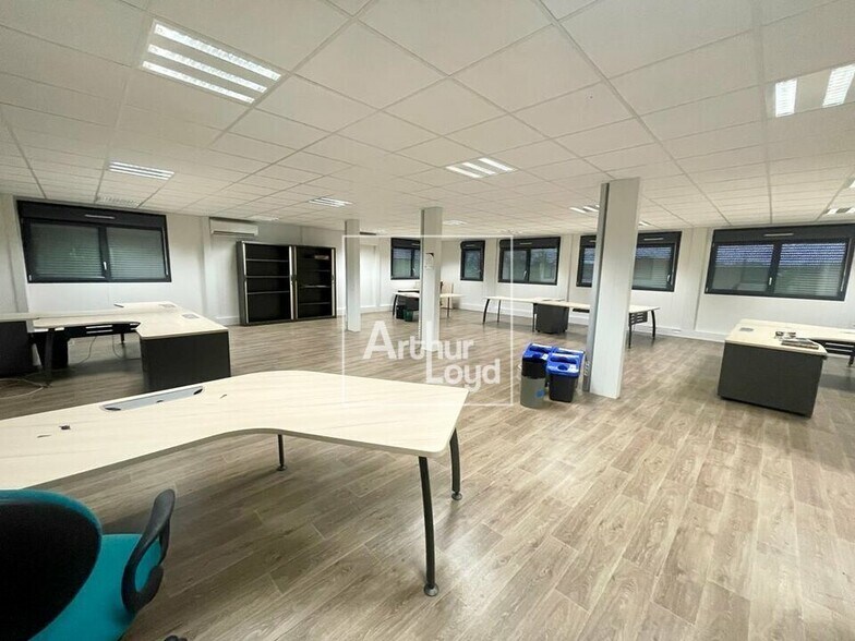 Bureau dans Saint-Germain-Laval à louer - Photo intérieure - Image 2 de 5