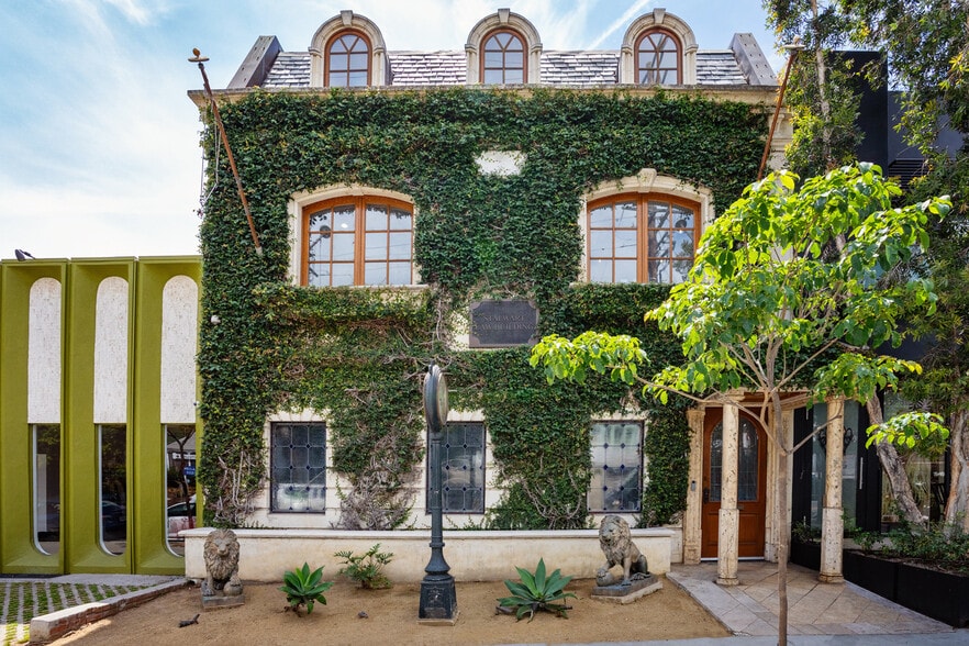8752 Holloway Dr, West Hollywood, CA à vendre - Photo du bâtiment - Image 3 de 15