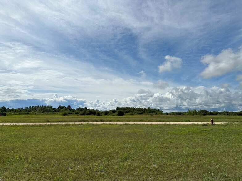 SE Wedgewood Pl, Gimli, MB à vendre - Photo du bâtiment - Image 2 de 4