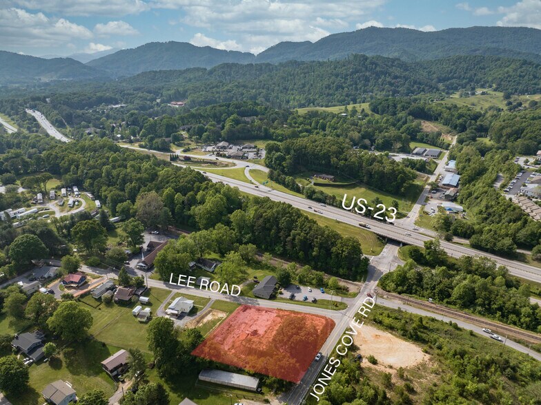 35 Lee Rd, Clyde, NC for sale - Building Photo - Image 3 of 15