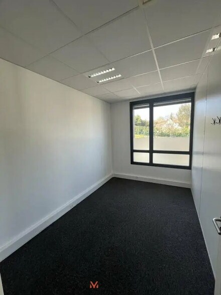 Office in Saint-Germain-en-Laye for lease - Building Photo - Image 3 of 10