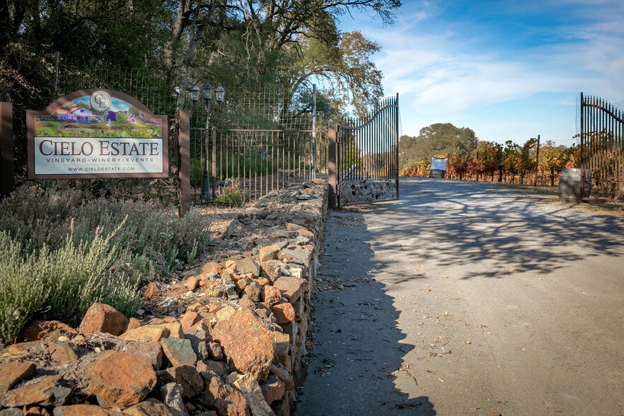 3040 Ponderosa Rd, Shingle Springs, CA for sale - Building Photo - Image 3 of 57