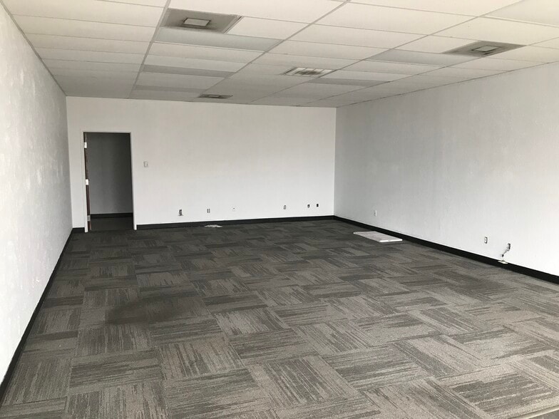 3035 Broadway Blvd, Garland, TX for lease - Building Photo - Image 1 of 19