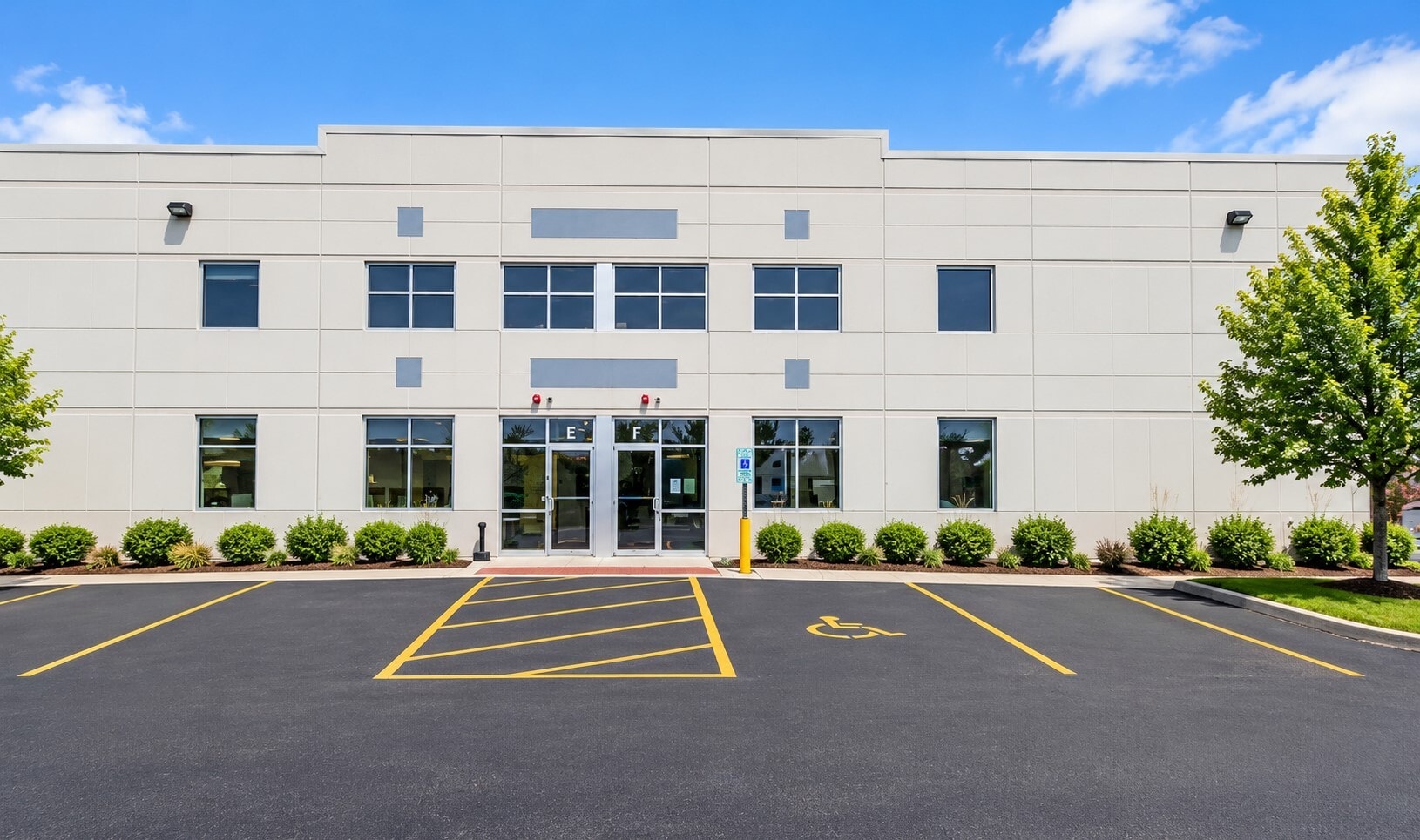 475 Quadrangle Dr, Bolingbrook, IL for lease Interior Photo- Image 1 of 32