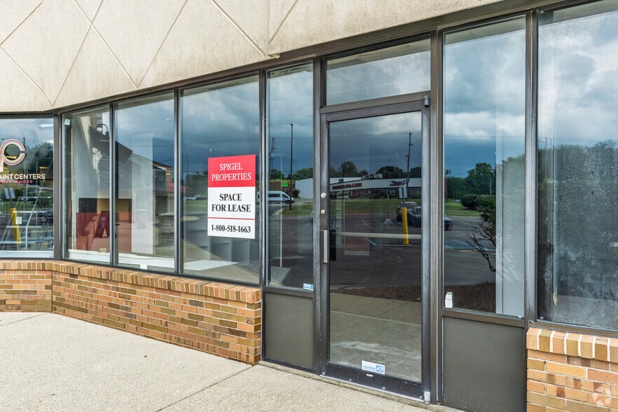 4205-4225 Miller Rd, Flint, MI for lease - Building Photo - Image 2 of 15