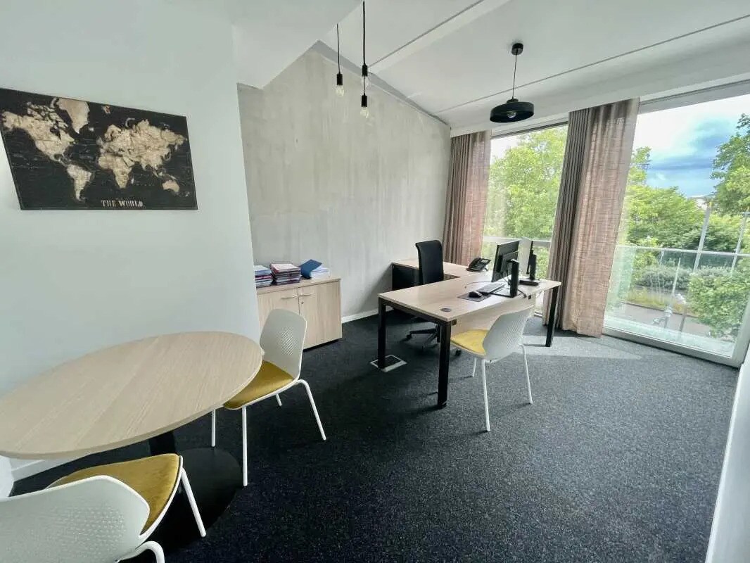 Office in Rouen for lease Interior Photo- Image 1 of 11