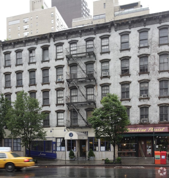 946-948 1st Ave, New York, NY for lease - Primary Photo - Image 1 of 9