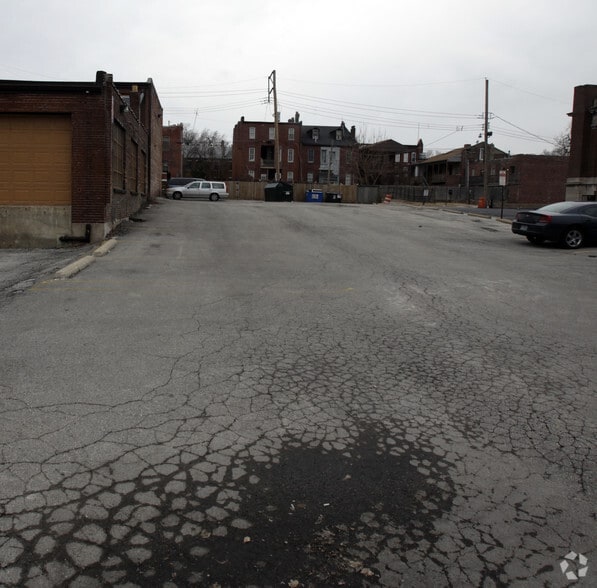 Soulard Properties portefeuille de 3 propriétés à vendre sur LoopNet.ca - Photo principale - Image 3 de 4