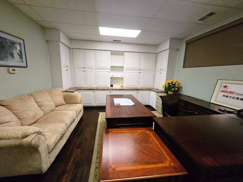 10351 92 St NW, Edmonton, AB for sale - Building Photo - Image 2 of 14