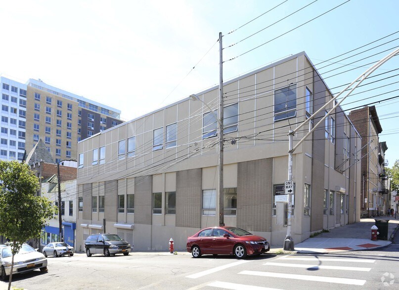 145 N 5th Ave, Mount Vernon, NY à vendre - Photo du bâtiment - Image 2 de 31