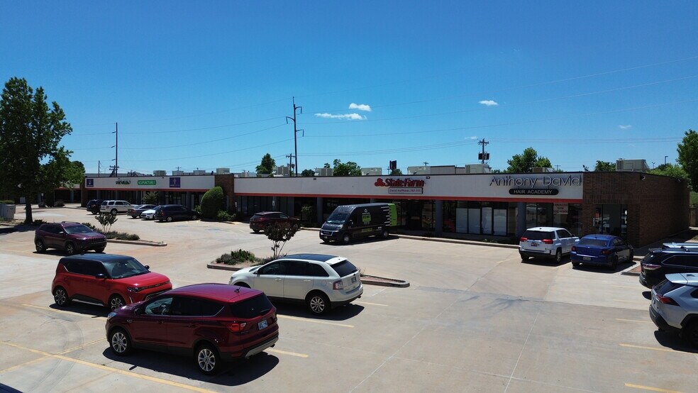 6444 NW Expressway St, Oklahoma City, OK à louer - Photo du bâtiment - Image 2 de 5