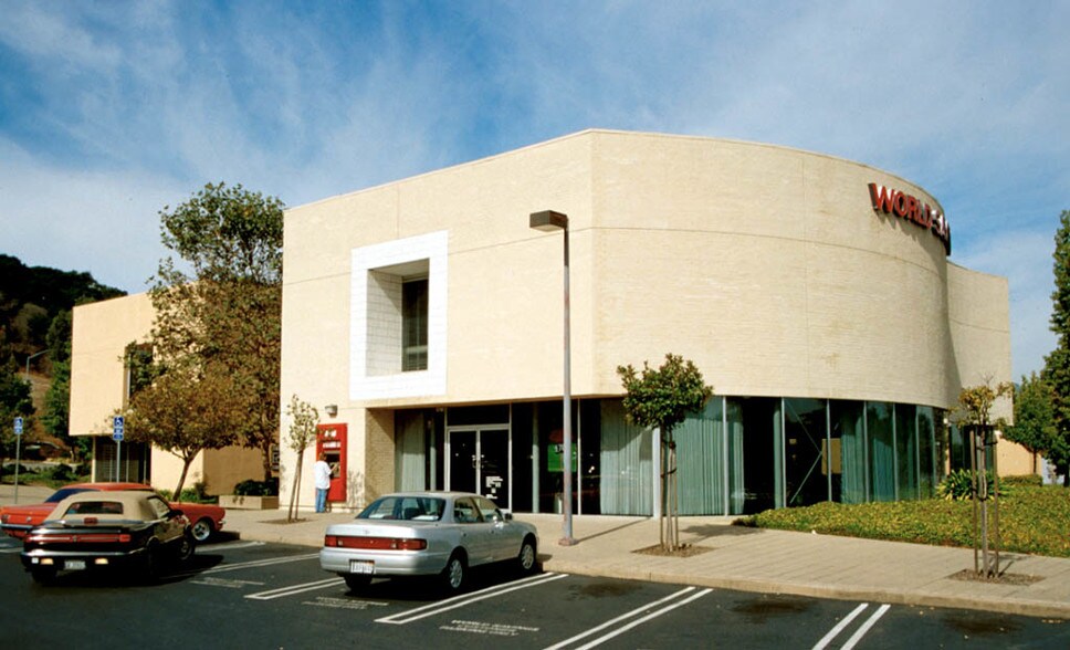 5798 Stoneridge Mall Rd, Pleasanton, CA à louer - Photo du bâtiment - Image 2 de 3