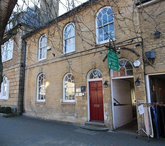 17A High St, Olney à louer - Photo du bâtiment - Image 2 de 17