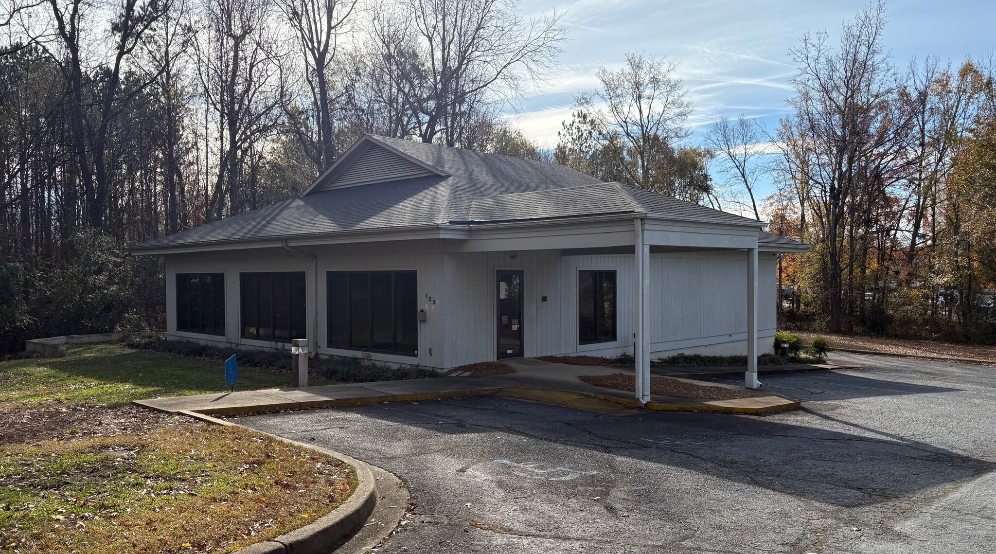 123 Dillon Dr, Spartanburg, SC for lease Building Photo- Image 1 of 3