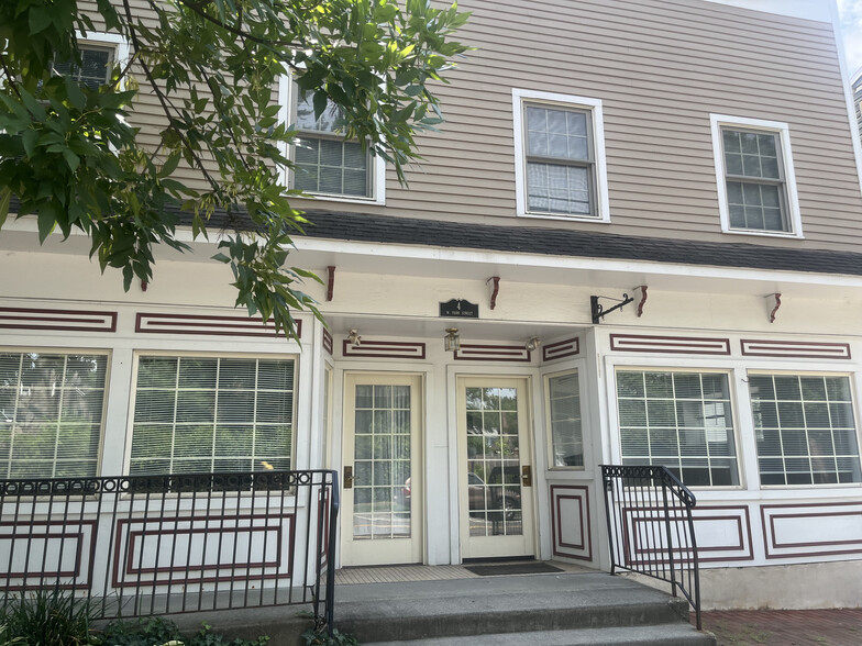 102 Farnsworth Ave, Bordentown, NJ for lease - Building Photo - Image 1 of 5