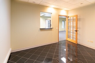 2720 S River Rd, Des Plaines, IL à louer Photo intérieure- Image 2 de 7