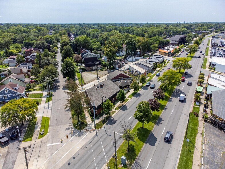17770 Mack Ave, Grosse Pointe, MI à louer - Photo du bâtiment - Image 2 de 14