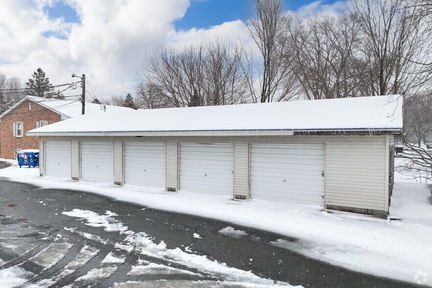 4070 White Bear Ave N, White Bear Lake, MN à vendre - Photo du bâtiment - Image 2 de 16