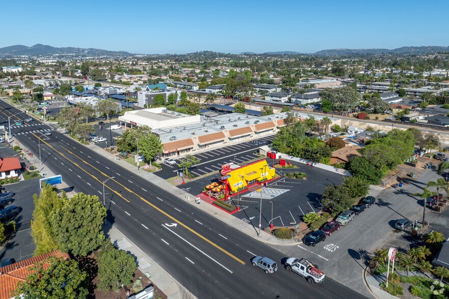 940 E Valley Pky, Escondido, CA for lease - Building Photo - Image 2 of 9