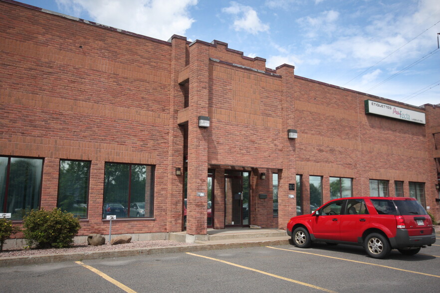 35 Rue De Lauzon, Boucherville, QC for lease - Building Photo - Image 2 of 4