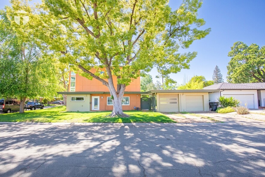 1449 Claremont Way, Sacramento, CA for sale - Primary Photo - Image 1 of 34