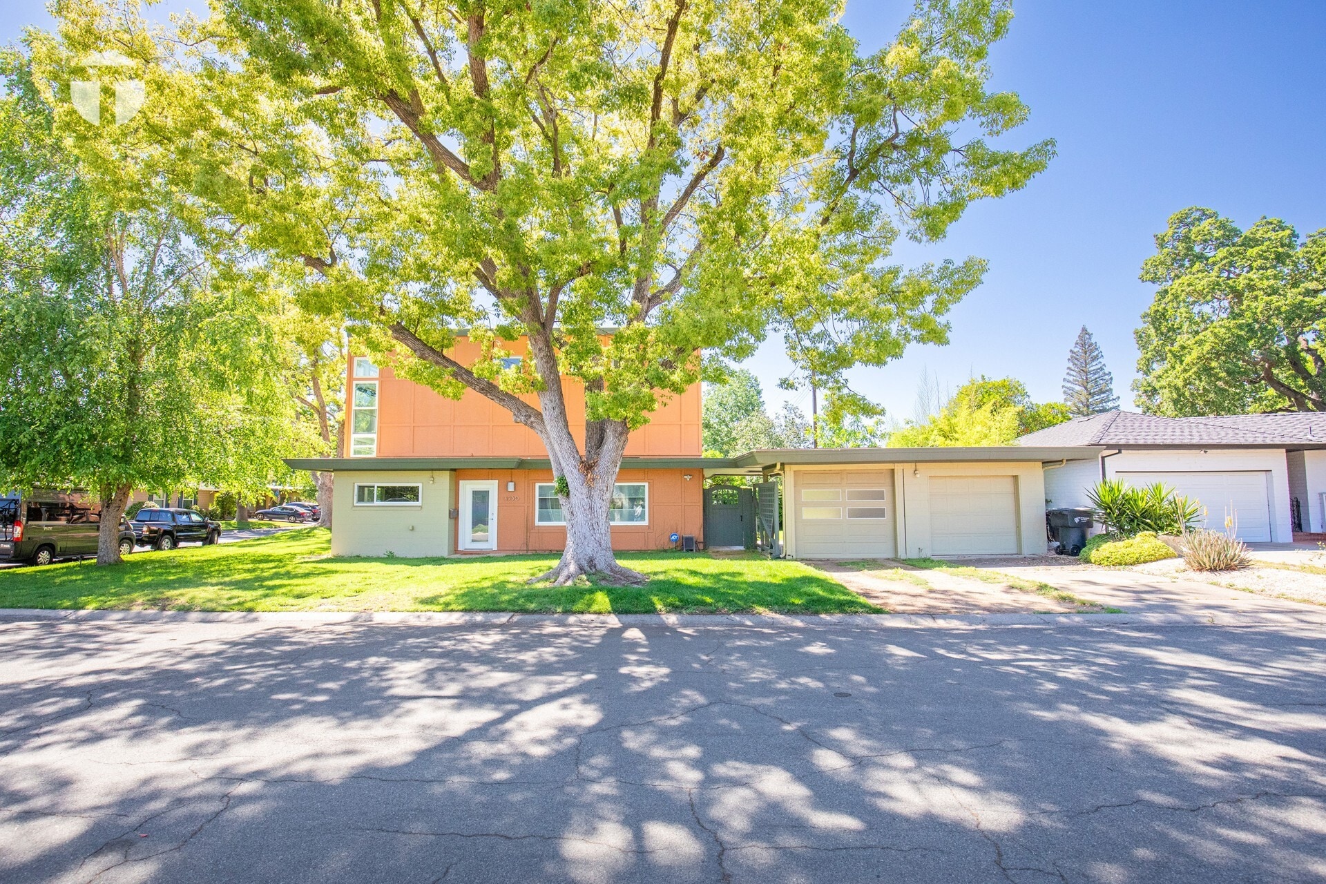 1449 Claremont Way, Sacramento, CA for sale Primary Photo- Image 1 of 35