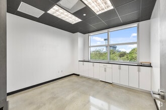 657 South Dr, Miami Springs, FL for lease Interior Photo- Image 2 of 14