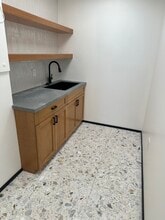 190-192 N Canon Dr, Beverly Hills, CA à louer Photo intérieure- Image 2 de 4