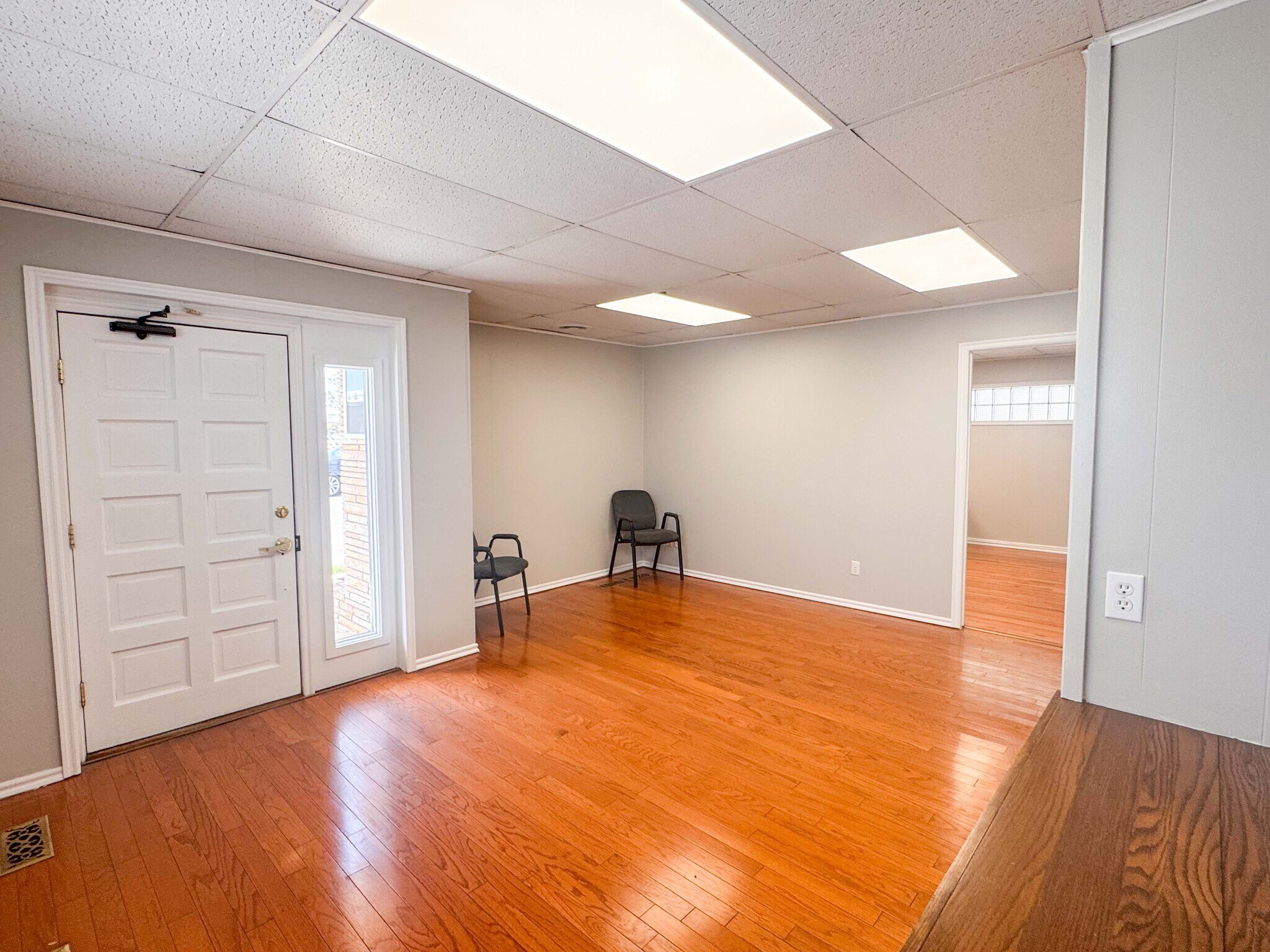 209 S Crawford Ave, Norman, OK for lease Interior Photo- Image 1 of 7