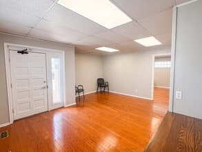 209 S Crawford Ave, Norman, OK for lease Interior Photo- Image 1 of 7