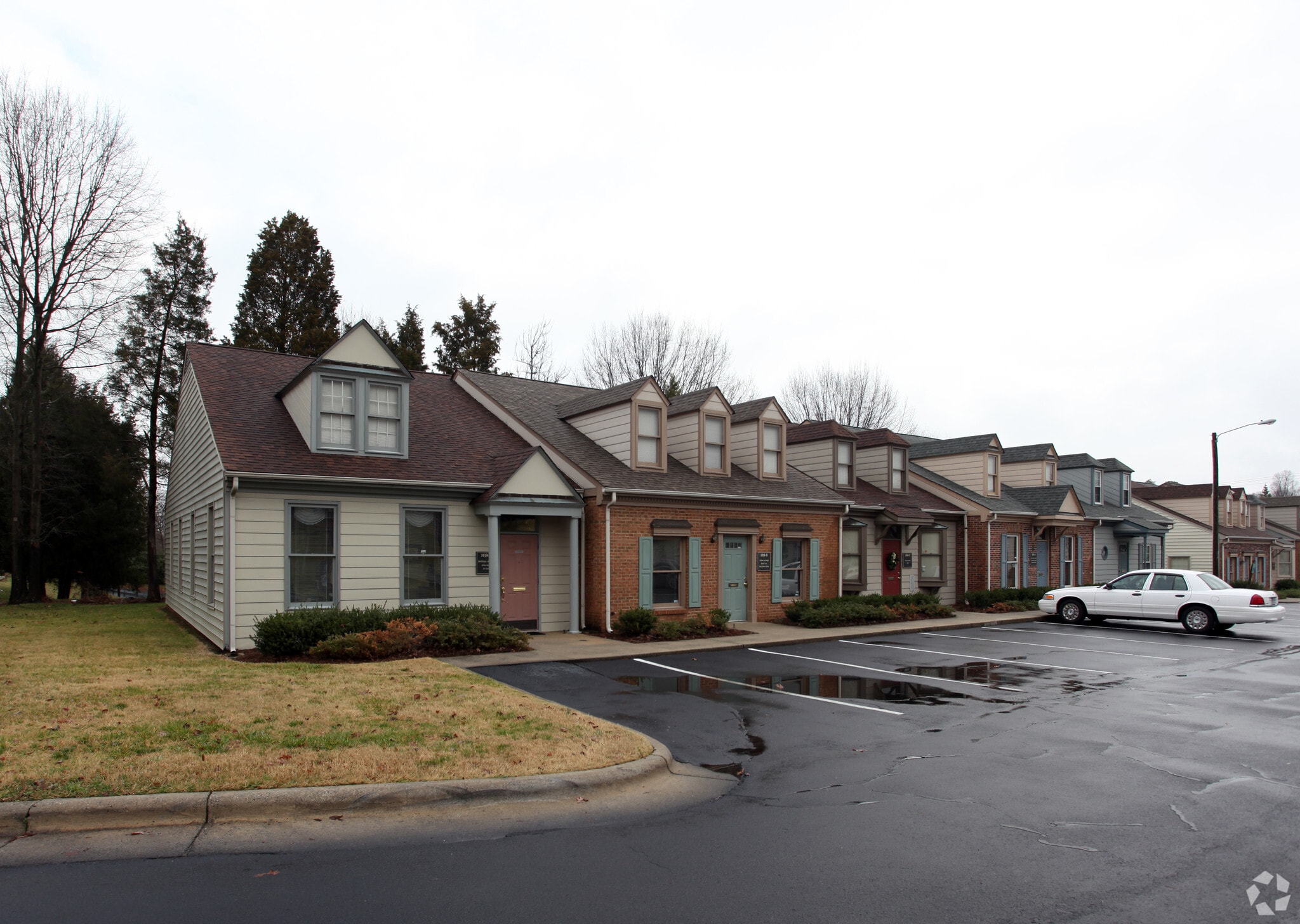 1919 Boulevard St, Greensboro, NC for lease Primary Photo- Image 1 of 35