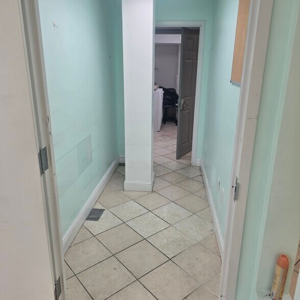 311 St Nicholas Ave, Ridgewood, NY à louer - Photo du bâtiment - Image 3 de 9